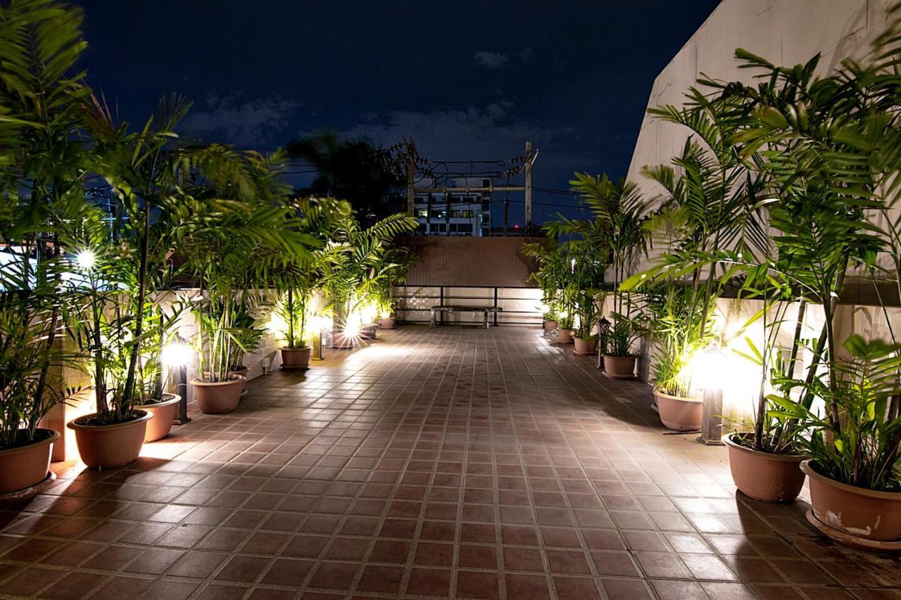 J&Y Hotel Latphrao 35 Bangkok Exterior foto