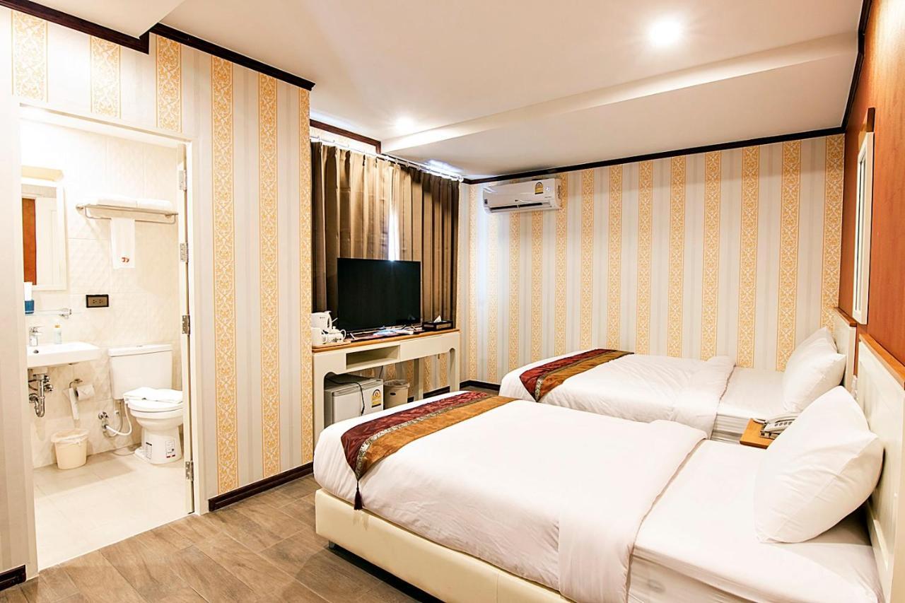 J&Y Hotel Latphrao 35 Bangkok Exterior foto